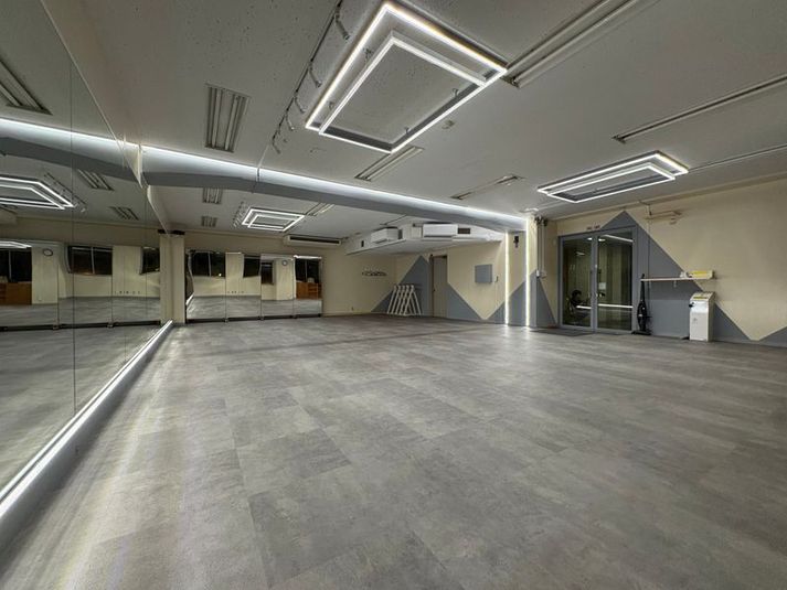 【BUZZ前橋】ダンスレンタルスタジオ 24時間OK BUZZ前橋1st｜73.4㎡の広々空間✨の室内の写真