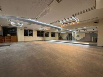 【BUZZ前橋】ダンスレンタルスタジオ 24時間OK BUZZ前橋1st｜73.4㎡の広々空間✨の室内の写真