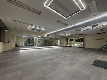 【BUZZ前橋】ダンスレンタルスタジオ 24時間OK BUZZ前橋1st｜73.4㎡の広々空間✨の室内の写真