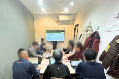 PCを使ったワークショップ利用の配置例 - 起業支援センター まちなかbizあおば まちなかbizあおばセミナールーム（大会議室）たまプラーザ駅近くの室内の写真
