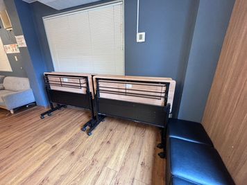 机は折り畳み可能 - LAMP（ランプ）五反田駅西口店 【設備無料】五反田駅西口｜パーティ/会議/多目的【ANP03】の室内の写真