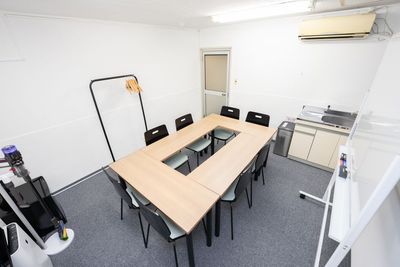 岩本町駅から徒歩30秒の好立地！ - 貸会議室Aivic岩本町2号店の室内の写真