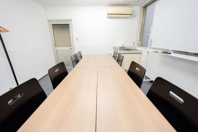 広々としたテーブル！ - 貸会議室Aivic岩本町2号店の室内の写真
