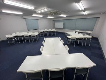 さまざまなレイアウトでご利用いただけます。 - スタンダード会議室　神田錦町店No.2 6階会議室の室内の写真