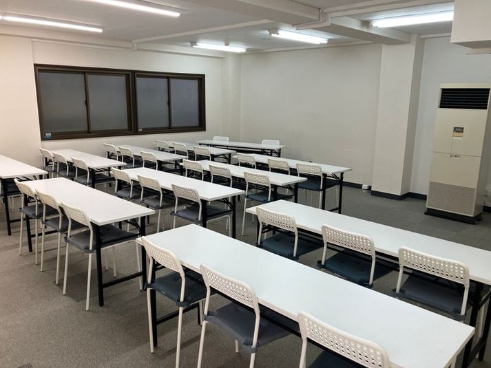 スクール型最大36名収容の会議室 - スタンダード会議室　神田錦町店No.1 6B会議室の室内の写真