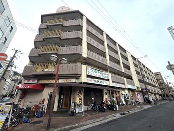 TSUKAGUCHI WORKS｜by LIFE STAGE 塚口カフェ風レンタルスペース・会議室の室内の写真
