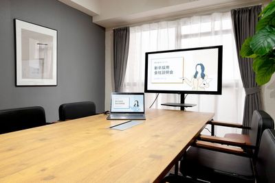 M's OFFICE梅田 貸し会議室、ワークスペースの室内の写真