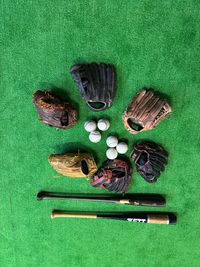 Baseball dugout 飲食可能な野球の室内練習場（レンタルスペースも可能）の室内の写真