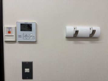 エアコンと荷物かけがございます。 - 琴似センター グランドピアノ部屋　S1の室内の写真