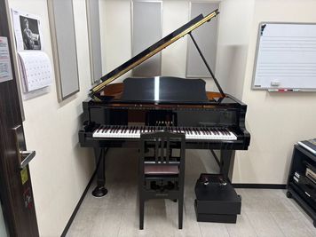 S4教室のグランドピアノです。 - 琴似センター グランドピアノ・クラビノーバ部屋　S4の室内の写真