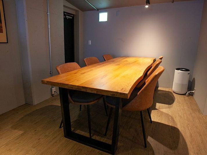 ROOMS　吉祥寺CHINEMA ROOMS　吉祥寺CHINEMA　会議/面接/テレワークの室内の写真