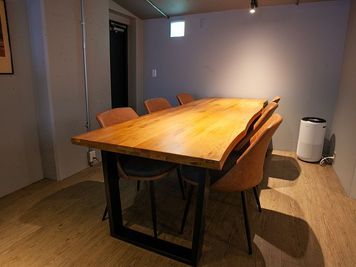 ROOMS　吉祥寺CHINEMA ROOMS　吉祥寺CHINEMA　会議/面接/テレワークの室内の写真