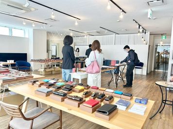 POPUPにも最適◎ - LIB SPACE 好立地なカジュアルスペース！23時まで利用可能！Wi-Fi完備の室内の写真