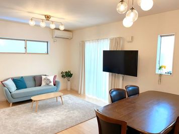 広々としたお部屋でゆっくりお寛ぎいただけます - レンタルサロン　ミエット 8月2日、3日　長岡花火　特別貸切レンタルプランの室内の写真