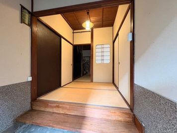 奥の細道ルーム 古民家再生途中の時間貸し部屋【ロープウェイすぐ】の入口の写真