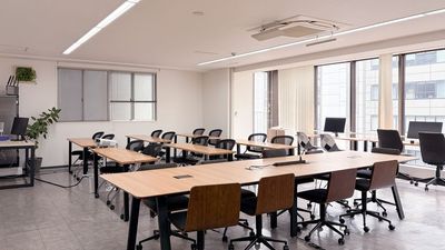 【割引キャンペーン中】20人以上の着席可能スペースで広く使えます。テーブル・イスの配置も変更OK！ - クリエイターズファクトリー（Startkit）