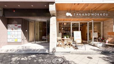 養田ビル入り口（1階には木工家具屋さんがあります） - クリエイターズファクトリー（Startkit） 【年内割引キャンペーン】明るい！プロジェクターモニター付き会議室の外観の写真