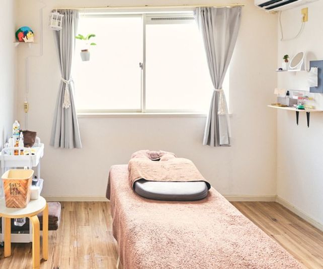 サロン内　６畳サイズです - レーヴ目黒 【西小山・武蔵小山】女性専用・完全個室レンタルサロン｜施術OKの室内の写真