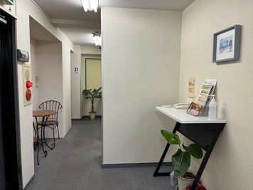 入口・共用スペース - 澤田聖徳ビル 5A会議室の入口の写真
