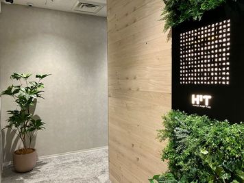 H¹T札幌 THE GARDEN 会議室 01(6名)の室内の写真