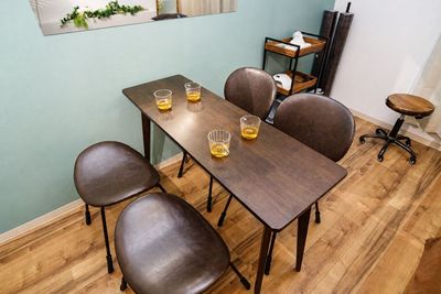 ４名で打合せなどにもいかがでしょうか。 - レンタルサロン Rainbow 川崎店（Standard） salonの室内の写真