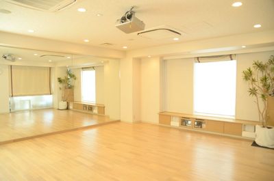 同じフロアにヨガルームとリラクゼーションルームがあります - レンタルスペースCradle ネイリストさん大募集！レンタルスペースのその他の写真