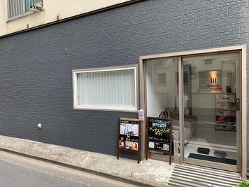川崎駅から徒歩7分 - iDeALMe川崎店|レンタルでジム・鍼灸・整体 JR川崎駅徒歩7分|【完全個室】整体・鍼灸・ジムレンタルスペースの外観の写真