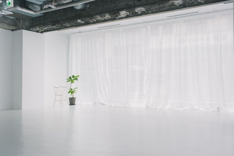 大阪 北浜・本町エリアの自然光撮影スタジオ - Blessed Studio Osaka