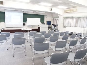 貸教室・貸会議室　内海 4F教室の室内の写真
