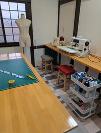oninokoレンタルスペース ミシンが使えるレンタルスペースの設備の写真
