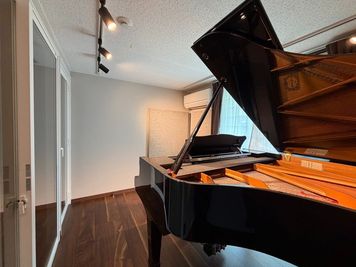 弦楽器・木管楽器・声楽とのセッションも可能です。 - Kohピアノ教室・音楽スタジオ・レンタルスペース Kohピアノ教室・音楽レンタルスタジオの室内の写真