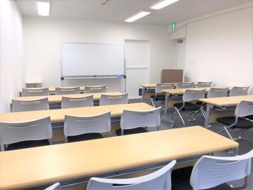 【新宿三丁目駅近】24名収容の貸し会議室　※2025年月末 営業終了 - SOBIZGATES