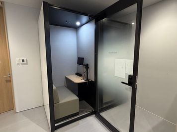 新たにモニターを設置しました！(2026/6~) - Key Site Phone Booth01-Key Siteの設備の写真