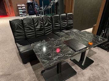 LUX シュミレーションゴルフ LUX シュミレーションゴルフ（小）の室内の写真