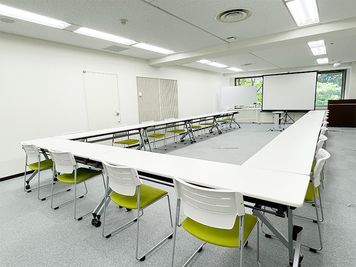 研修・セミナー・社内会議に最適|設備充実の都心会議室。スタッフ常駐で安心。 - ビジョンセンター西新宿