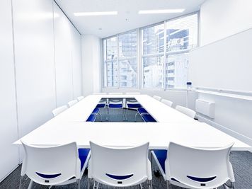 会議・商談・小規模研修に最適|設備充実の都心会議室。スタッフ常駐で安心。 - ビジョンセンター東京虎ノ門