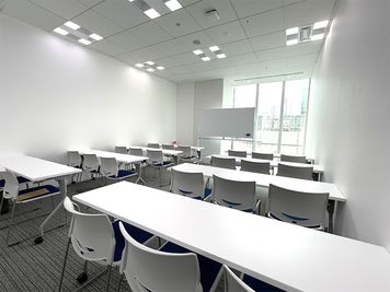 会議・商談・小規模研修に最適|設備充実の都心会議室。スタッフ常駐で安心。 - ビジョンセンター東京 京橋