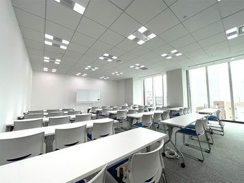 会議・商談・小規模研修に最適|設備充実の都心会議室。スタッフ常駐で安心。 - ビジョンセンター東京 京橋