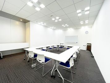 会議・商談・小規模研修に最適|設備充実の都心会議室。スタッフ常駐で安心。 - ビジョンセンター東京 京橋