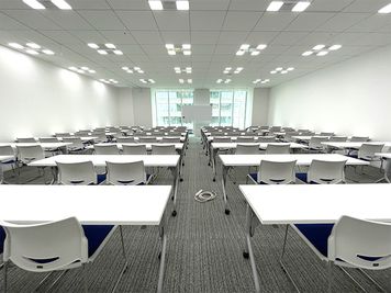 研修・セミナー・社内会議に最適|設備充実の都心会議室。スタッフ常駐で安心。 - ビジョンセンター東京 京橋