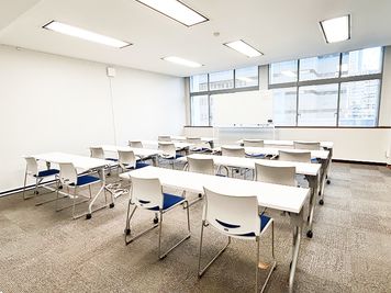 会議・商談・小規模研修に最適|設備充実の都心会議室。スタッフ常駐で安心。 - ビジョンセンター虎ノ門 溜池山王