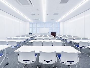 会議・商談・小規模研修に最適|設備充実の都心会議室。スタッフ常駐で安心。 - ビジョンセンター横浜駅東口(Kアリーナ横浜 前)