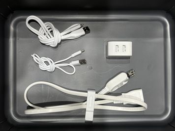 無料貸し出しコード類
iPhone /Android充電、延長コード - 【広スペ】武蔵小杉 武蔵小杉の広いレンタルスペースの設備の写真