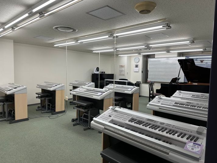 旭川ミュージックセンター ピアノ・エレクトーン防音室B教室の室内の写真
