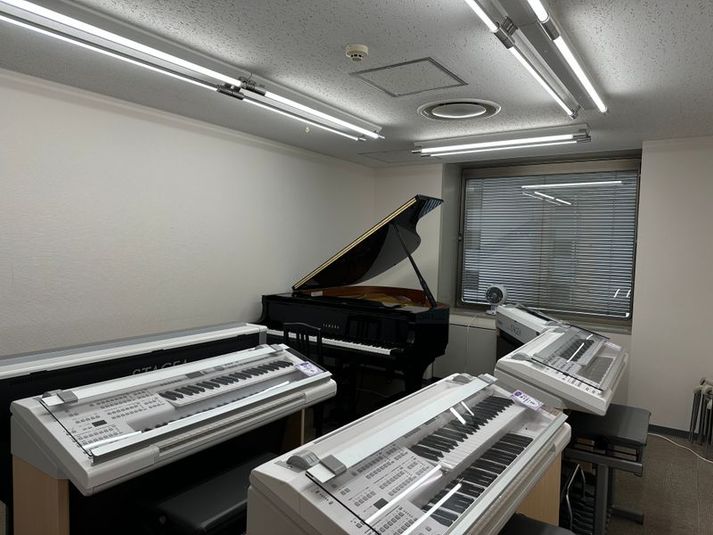 旭川ミュージックセンター ピアノ・エレクトーン防音室G教室の室内の写真