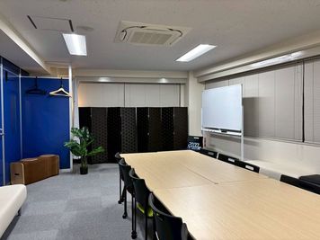 スタジオB（控室） - サイドバイスタジオ三田 【撮影機材・制作備品すべて無料貸出OK】サイドバイスタジオ三田の室内の写真