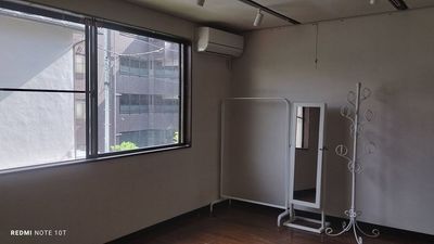 ギャラリー雪月花ゆづか　 一軒屋2階洋室10畳　スポットライト･ピクチャーレール有　の室内の写真