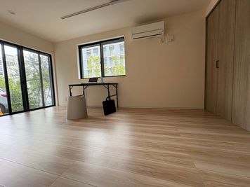 静かな住宅街の小さな空間。ヨガ、施術、マットピラティス、学びや少人数レッスンに。 - Mouma 