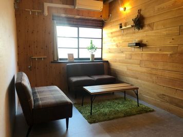 完全個室もご用意しております。控室やメイクルームにに。 - Fun Space Diner 【夜の部】2階全フロア貸切プランの室内の写真