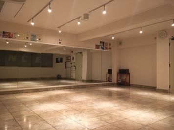足立区の格安レンタルスタジオ・扇大橋駅から徒歩１分 - Dance Studio Broomstick